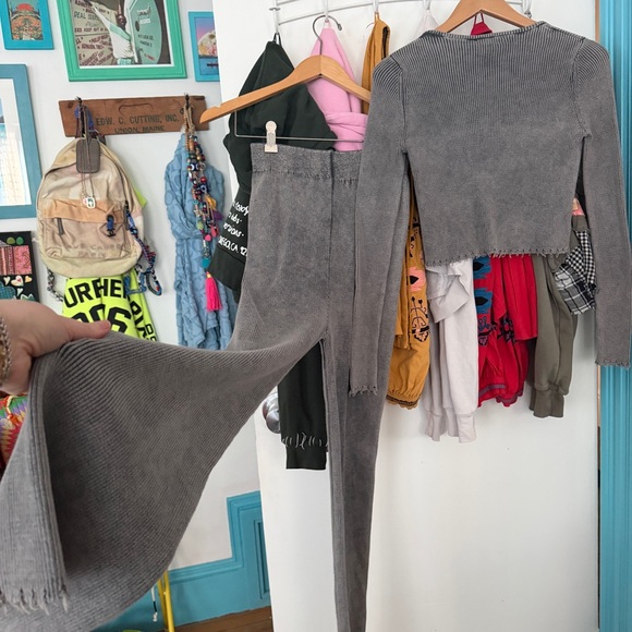 Gray Ribbed Knit Two-Piece Set - Picture 4 of 8